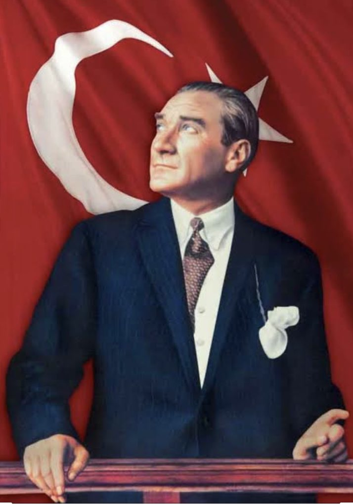 kişi, kırmızı, takım içeren bir resim
Açıklama otomatik olarak oluşturuldu