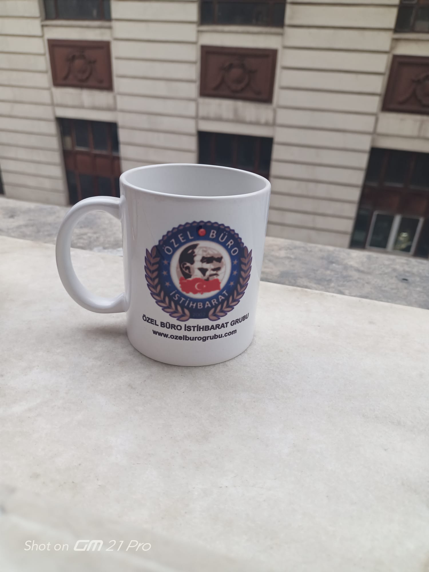 bardak, kahve, kahve fincanı içeren bir resim Açıklama otomatik olarak oluşturuldu