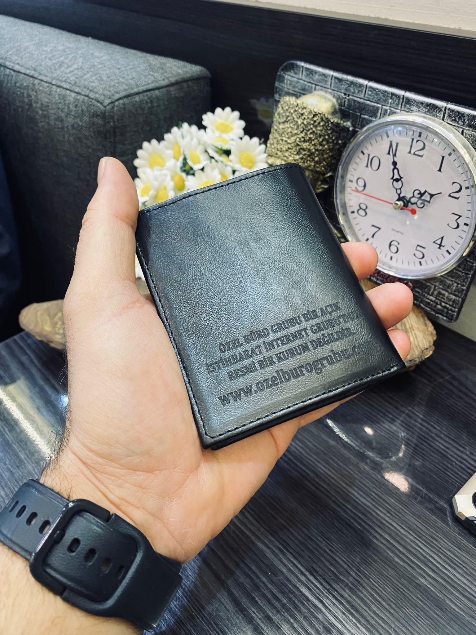 metin, kol saati içeren bir resim Açıklama otomatik olarak oluşturuldu