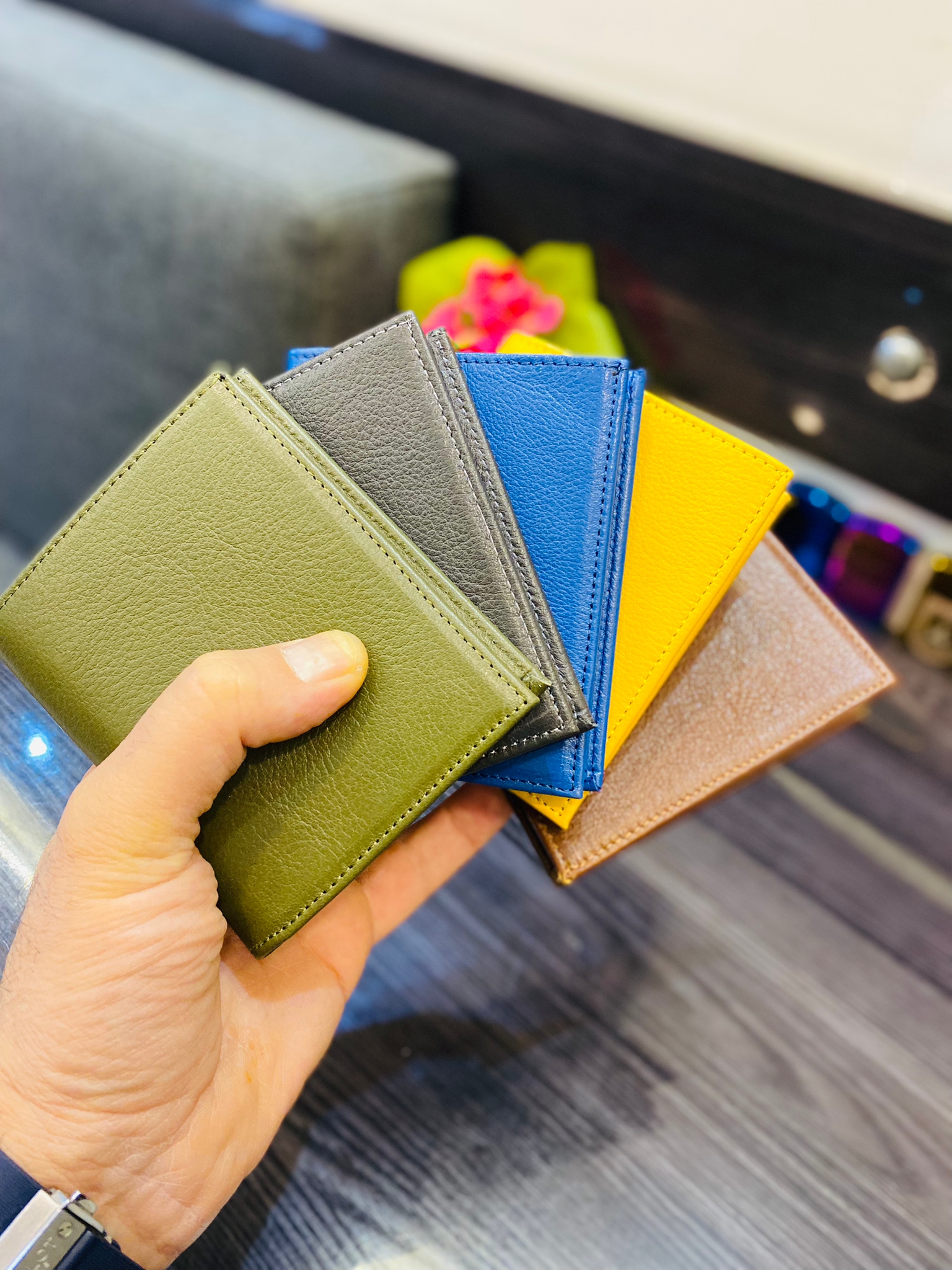 sabit, aksesuar içeren bir resim Açıklama otomatik olarak oluşturuldu